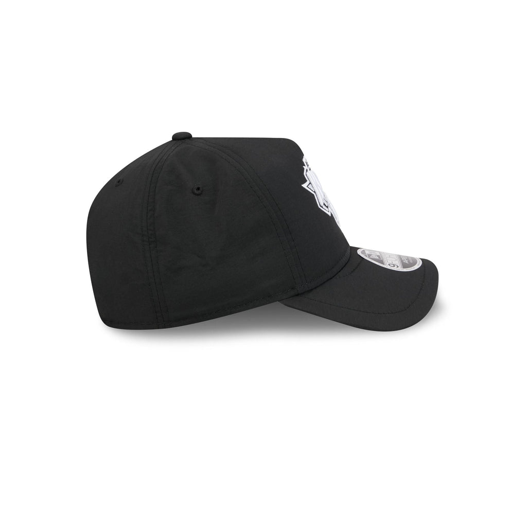 New York Knicks Black 9FORTY APEX Snapback Hat